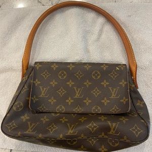 Louie Vuitton logo LV hobo